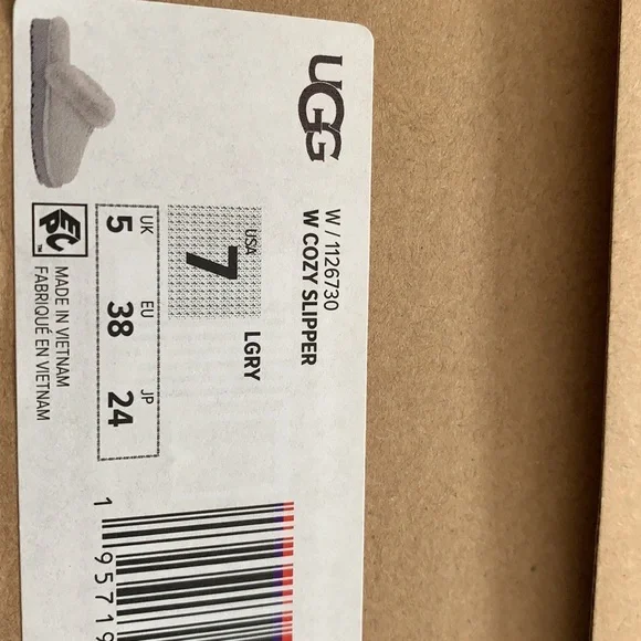 New ugg light grey genuine shearling slipper - Picture 14 of 14